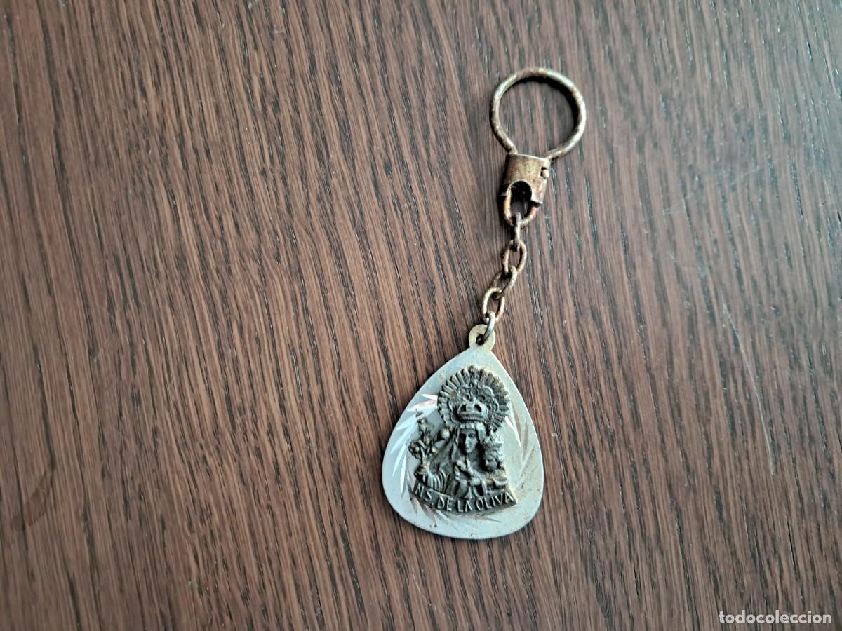 Colecionismo de porta-chaves: llavero de metal de tipo religioso, Nuestra Se&ntilde;ora de la Oliva.