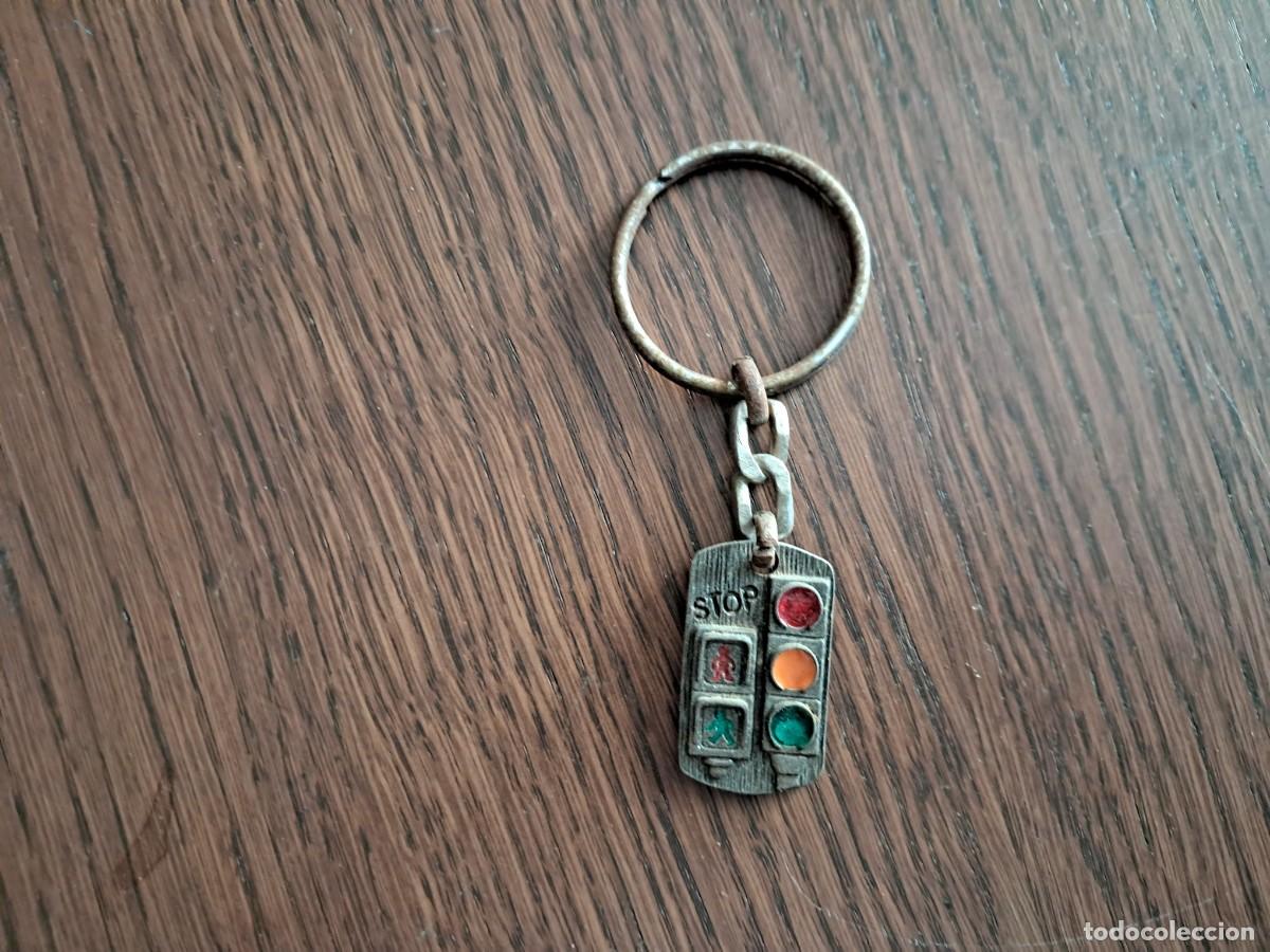 Colecionismo de porta-chaves: llavero de metal de publicidad, Auto escuela Chema, San Fernando,C&aacute;diz. con sem&aacute;foro.