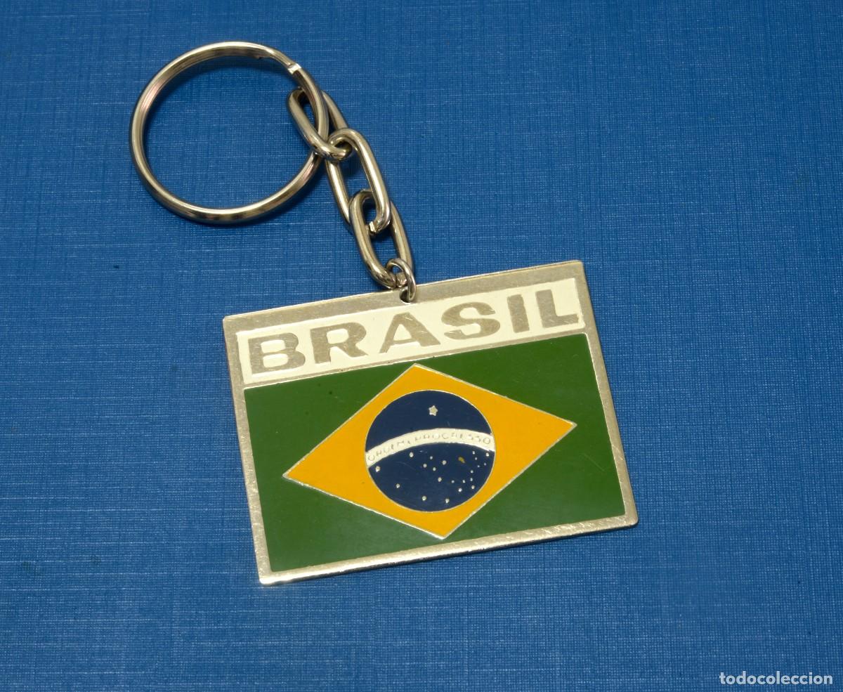 Collection of Keychains: PRECIOSO LLAVERO VINTAGE, BRASIL. EXTRAPLANO