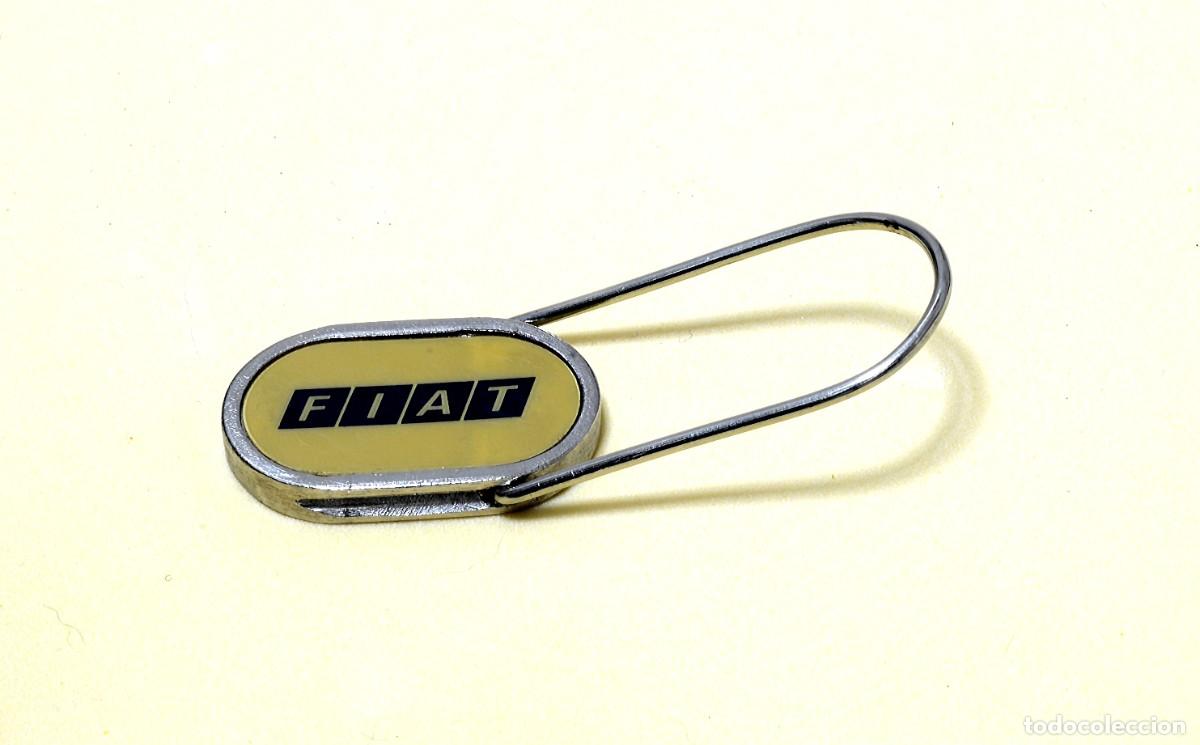 Collection of Keychains: CURIOSO LLAVERO DE FIAT, VINTAGE
