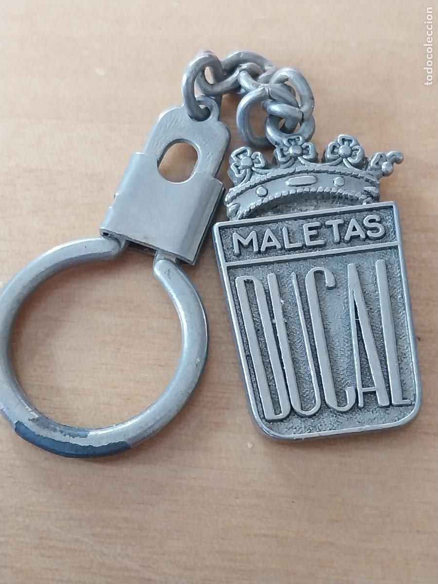 Coleccionismo de llaveros: DUCAL MALETAS LLAVERO METAL CROMADO 3.6CMS ALTO VINTAGE
