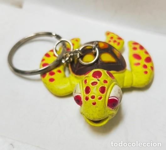 Coleccionismo de llaveros: LLAVERO DE GOMA TORTUGA CRUSH (CHIQUI) DE DISNEY PIXAR BUSCANDO A NEMO - LLAV-28371 - B-1084