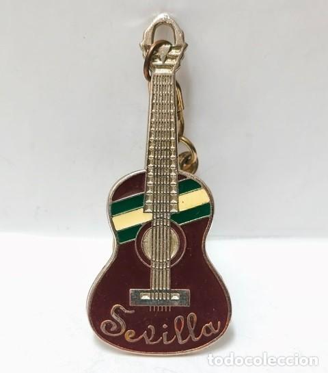 Coleccionismo de llaveros: LLAVERO DE METAL GUITARRA ESMALTADO RECUERDO DE SEVILLA - LLAV-28378 - B-1085