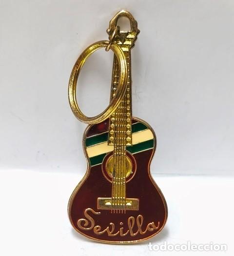 Coleccionismo de llaveros: LLAVERO DE METAL GUITARRA ESMALTADO RECUERDO DE SEVILLA - LLAV-28379 - B-1085