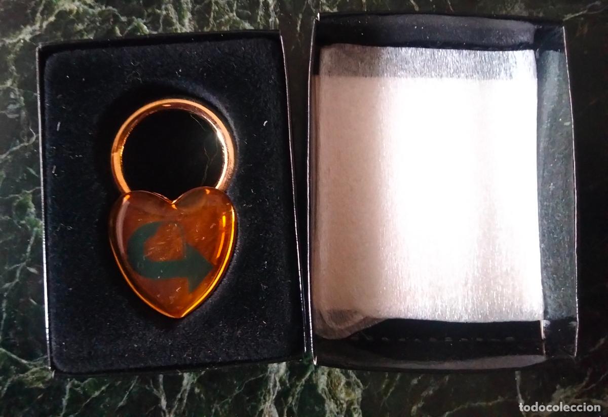 Collection of Keychains: Llavero en su caja. Forma de coraz&oacute;n.