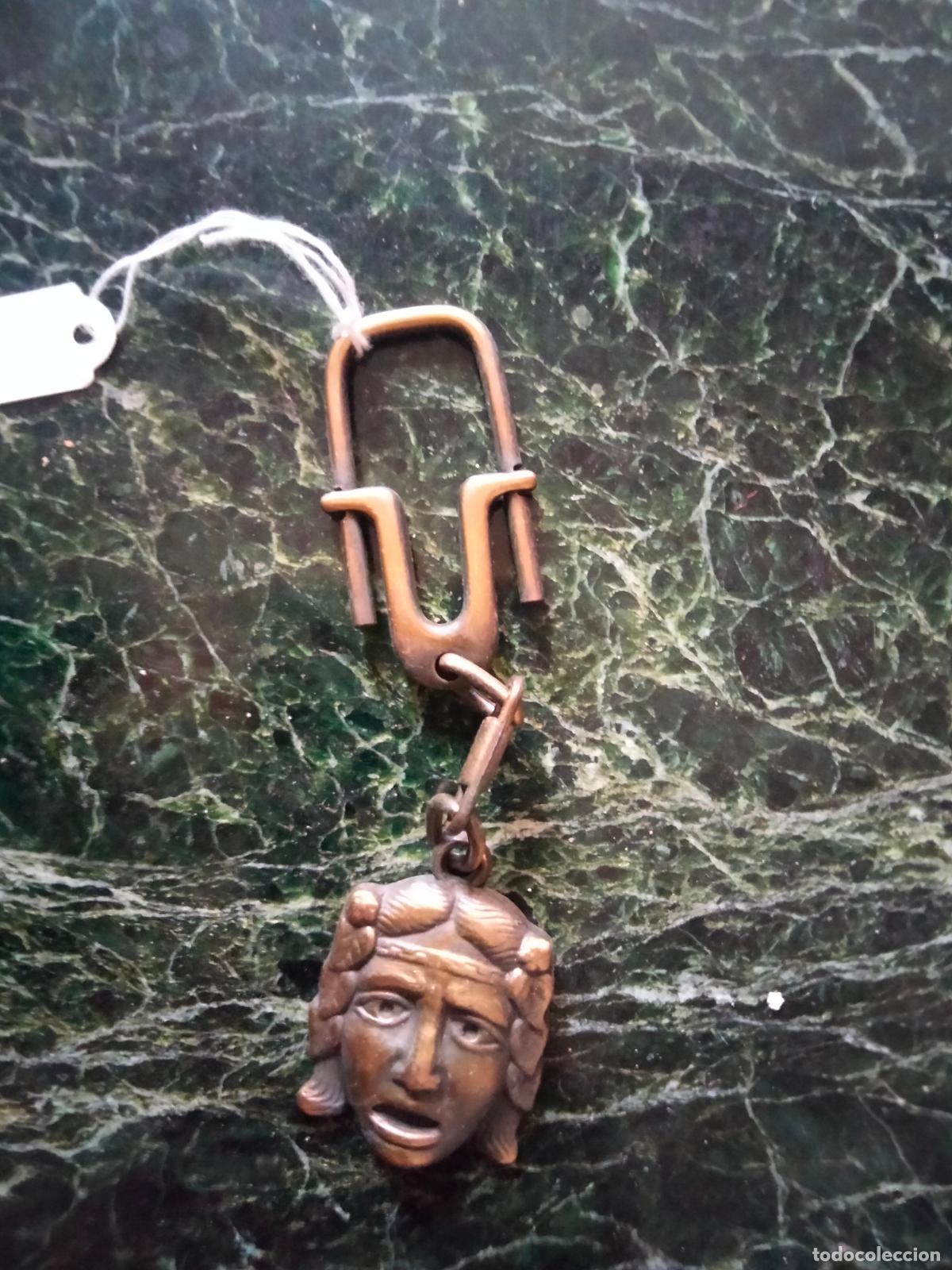 Collectionnisme de portes-cl&eacute;s: Llavero m&aacute;scara teatral.