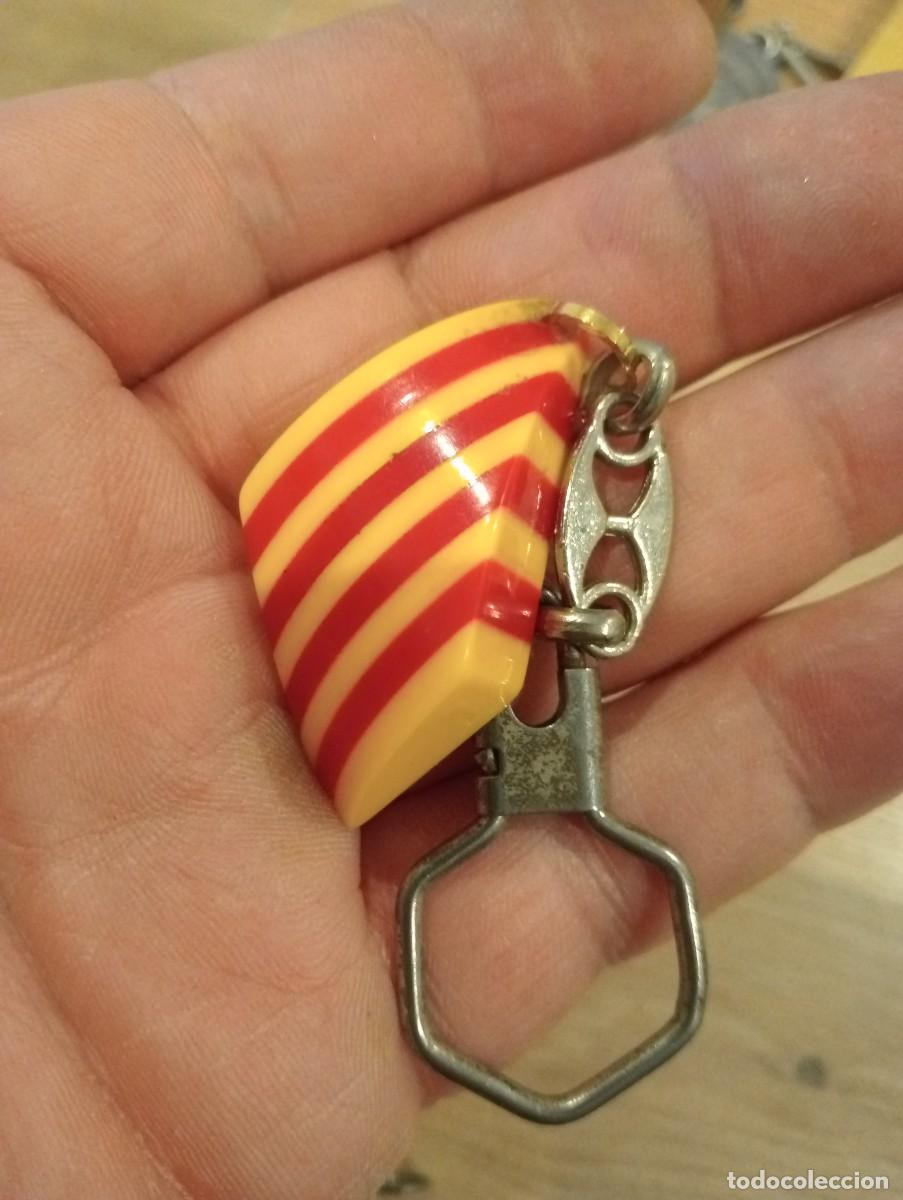 Sammlung von Schl&uuml;sselanh&auml;ngern: LLAVERO INDEPENDENTISTA CATALUNYA ESTELADA , SE&Ntilde;ERA BANDERA INDEPENDENCIA CATALU&Ntilde;A POL&Iacute;TICA