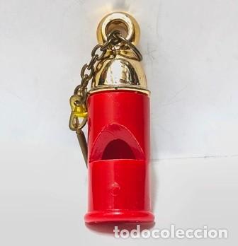 Sammlung von Schl&uuml;sselanh&auml;ngern: LLAVERO DE PLASTICO SILBATO DE COLOR ROJO Y ORO - LLAV-28397 - B-1085