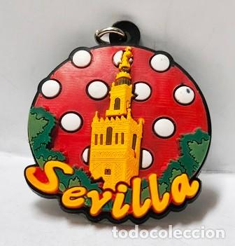 Sammlung von Schl&uuml;sselanh&auml;ngern: LLAVERO DE GOMA RECUERDO DE SEVILLA - LLAV-28406 - B-1086