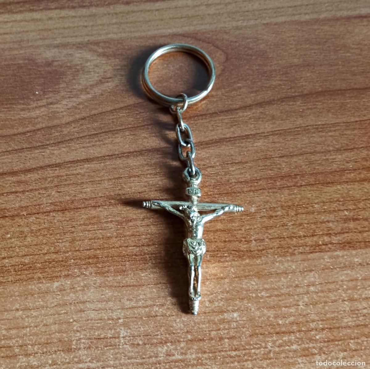 Sammlung von Schl&uuml;sselanh&auml;ngern: Llavero de metal con crucifijo dorado de 5 cm.