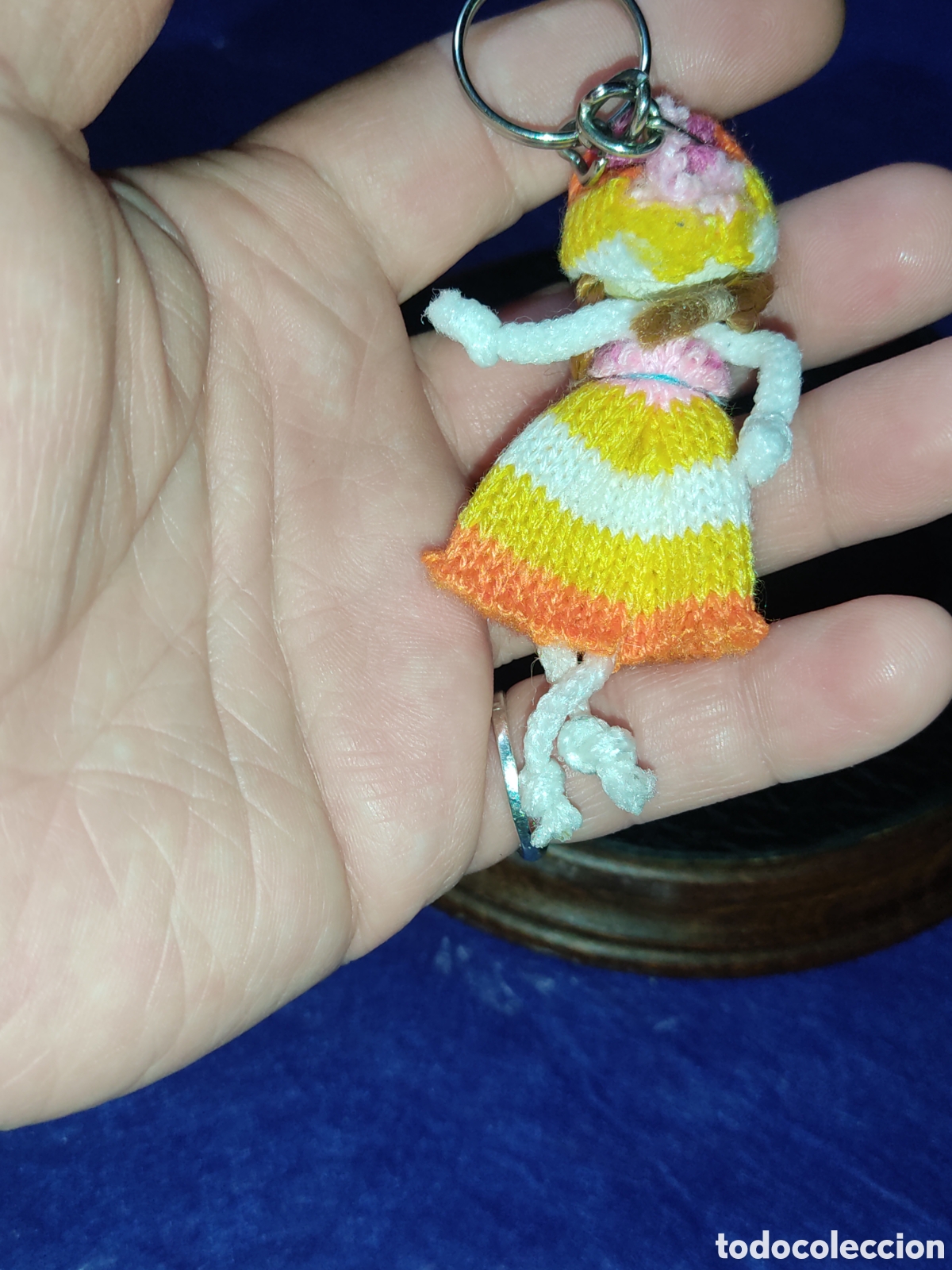 Coleccionismo de llaveros: Llavero mu&ntilde;eca & ni&ntilde;a de lana. - Foto 3