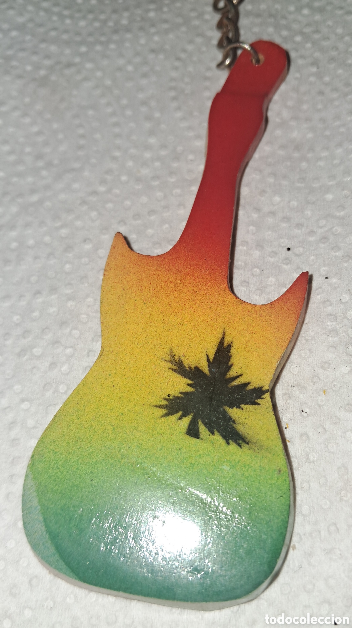 Sammlung von Schl&uuml;sselanh&auml;ngern: LLAVERO GUITARRA DE MADERA