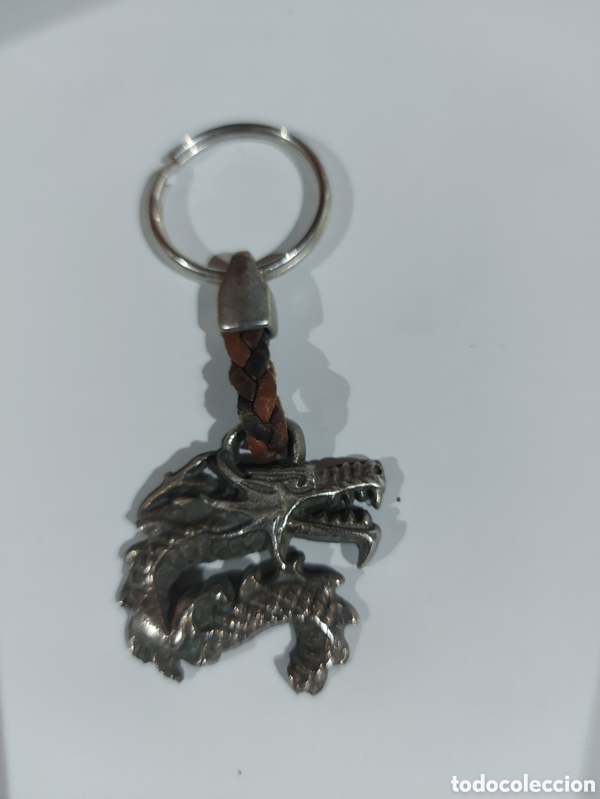 Collectionnisme de portes-cl&eacute;s: Llavero drag&oacute;n en metal