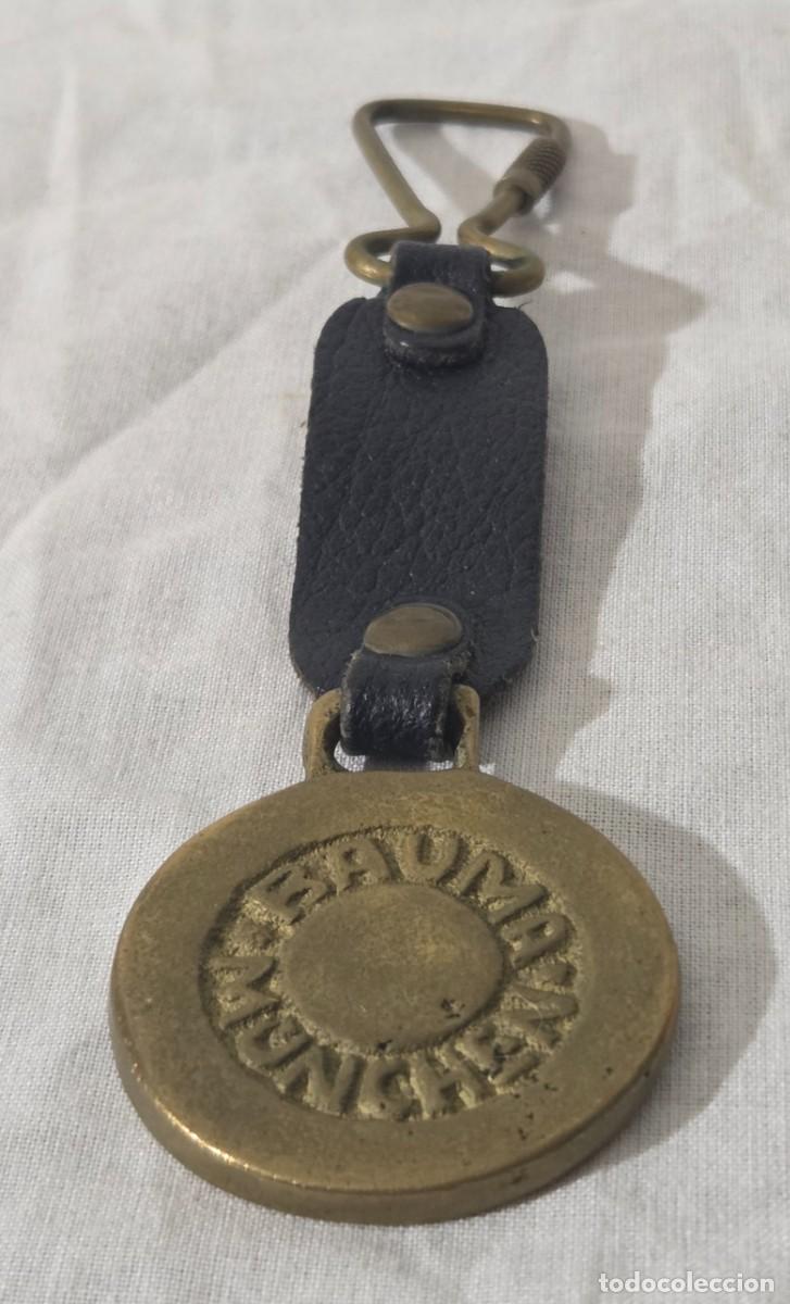 Coleccionismo de llaveros: Antiguo llavero de bronce, Bauma Munchen - Foto 6
