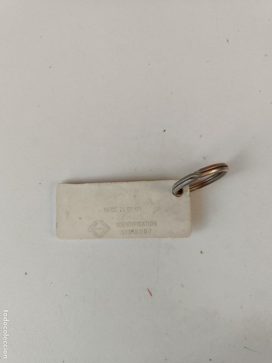Coleccionismo de llaveros: LLAVERO DE PL&Aacute;STICO IDENTIFICATION SYSTEM B7 - DYMO - MADE IN SPAIN - Foto 1