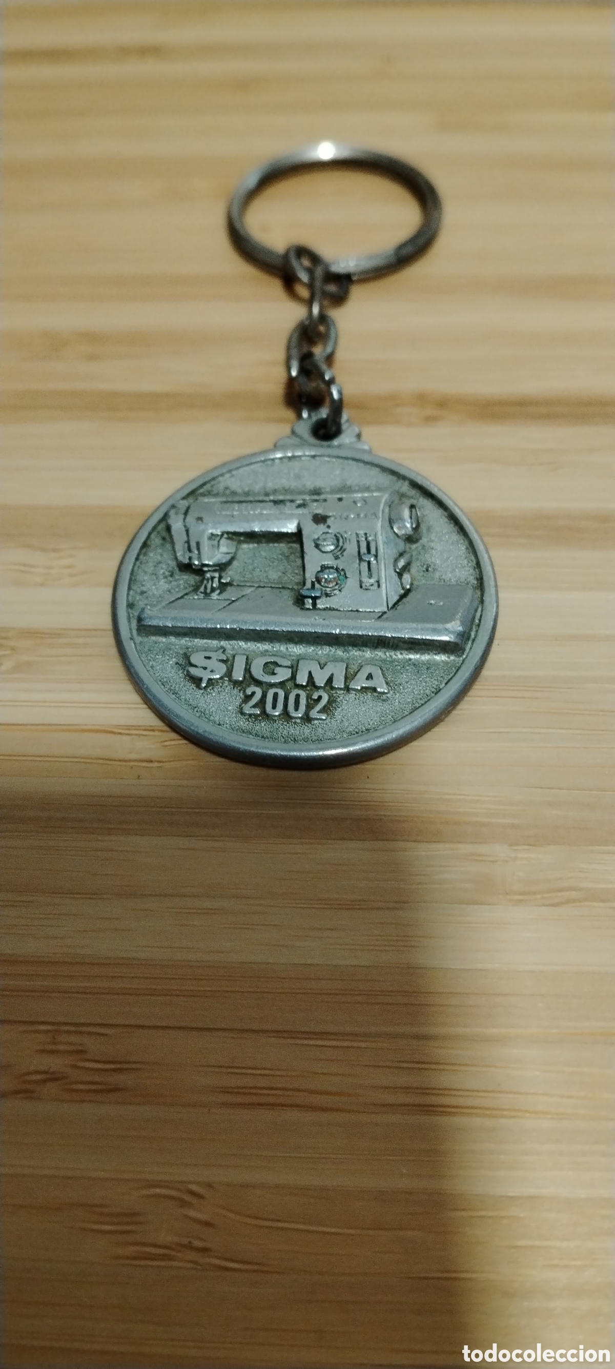 Coleccionismo de llaveros: Llavero m&aacute;quina de coser Sigma