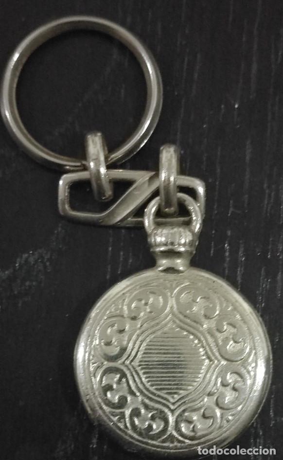Coleccionismo de llaveros: LLAVERO VINTAGE IMITANDO RELOJ DE BOLSILLO, LUMINOSOS VELASCO - Foto 1