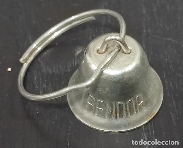 Coleccionismo de llaveros: LLAVERO CON CAMPANA BENDOR - Foto 1
