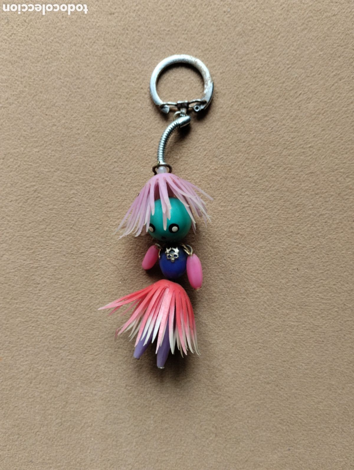 Coleccionismo de llaveros: Llavero antiguo mu&ntilde;eca