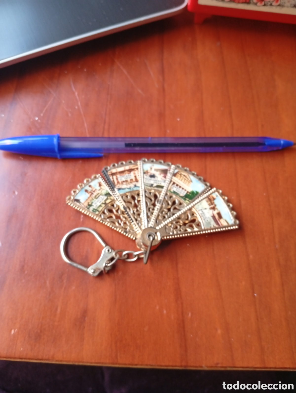 Sammlung von Schl&uuml;sselanh&auml;ngern: LLAVERO ABANICO BASILICA S PIETRO BASILICA S PAOLO FONTANA DI TREVI TRINITA DEI MONTI MONUMENTO VITT