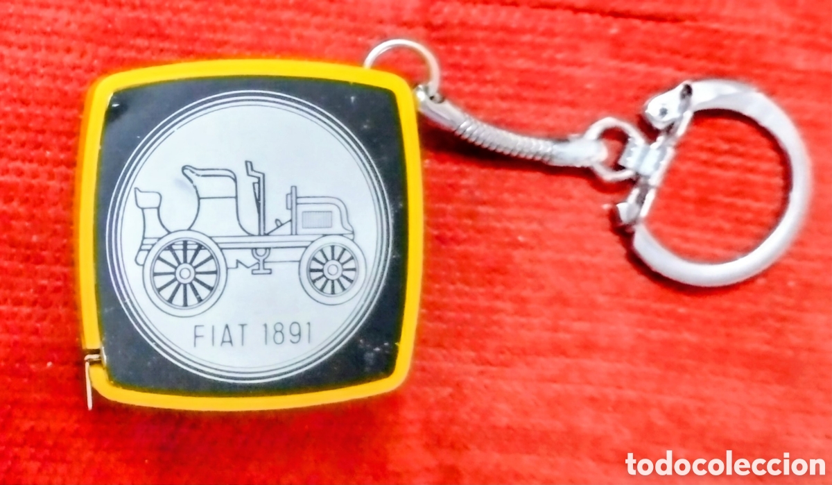 Sammlung von Schl&uuml;sselanh&auml;ngern: LLAVERO con METRO vintage FIAT 1981 en BUEN ESTADO con se&ntilde;ales de uso normales