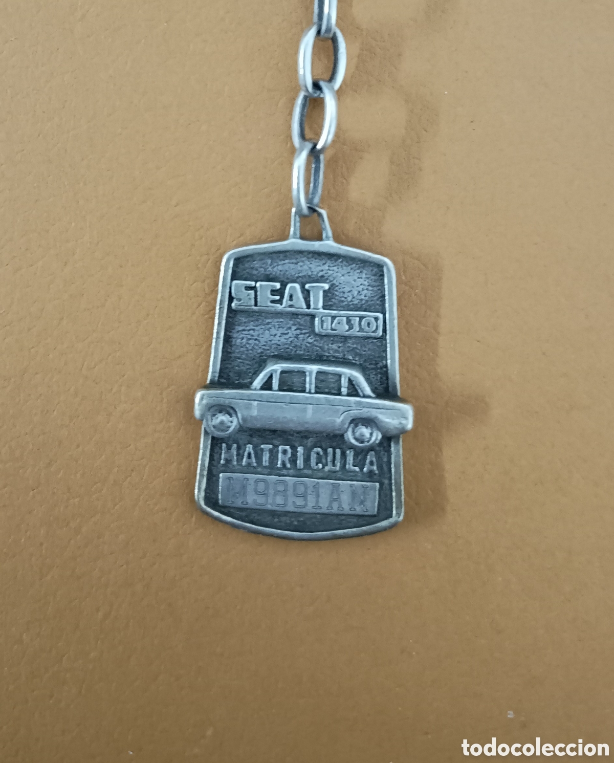 Coleccionismo de llaveros: RARO LLAVERO DE SEAT 1430 - A&Ntilde;OS 70 - NO HE VISTO OTRO IGUAL