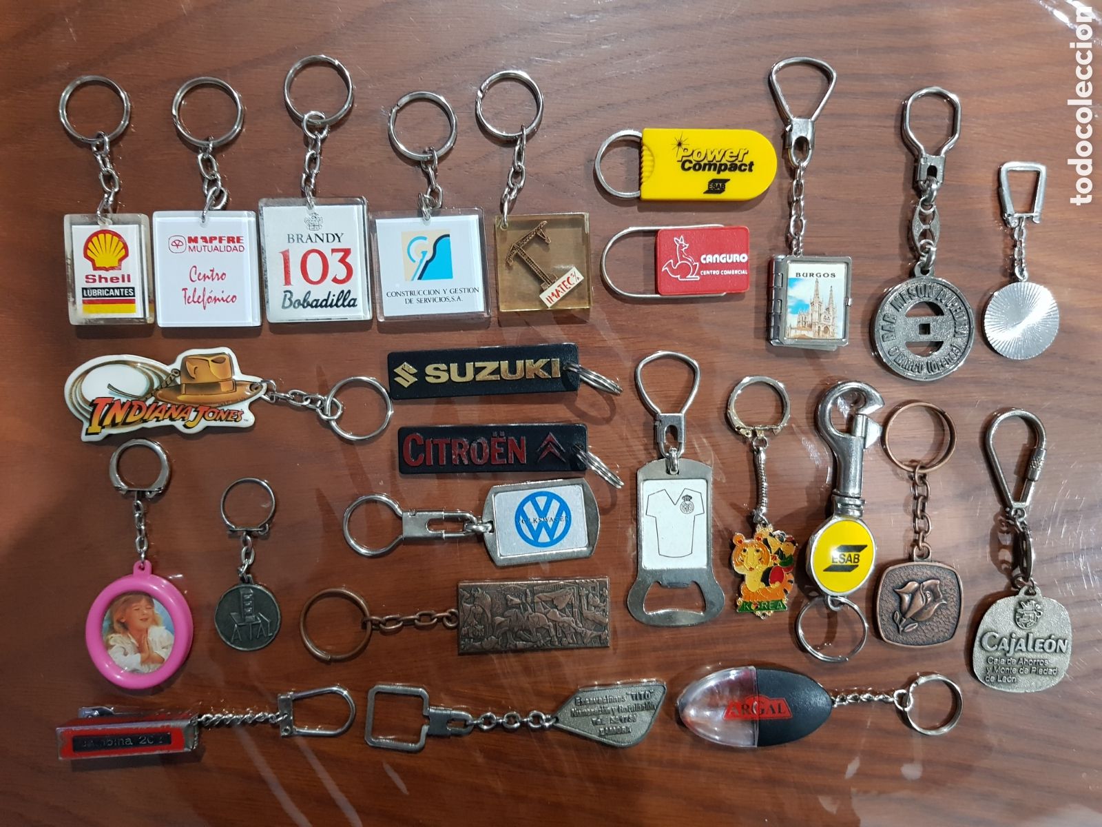 Coleccionismo de llaveros: LLAVEROS BURGOS, INDIANA JONES, MAPFRE, SUZUKI, CITRO&Euml;N, KOREA, CAJALE&Oacute;N, SHELL, REAL MADRID...
