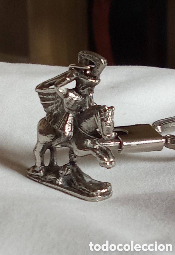 Coleccionismo de llaveros: Llavero vintage con figura ecuestre de caballero medieval, probablemente representaci&oacute;n de El Cid Ca