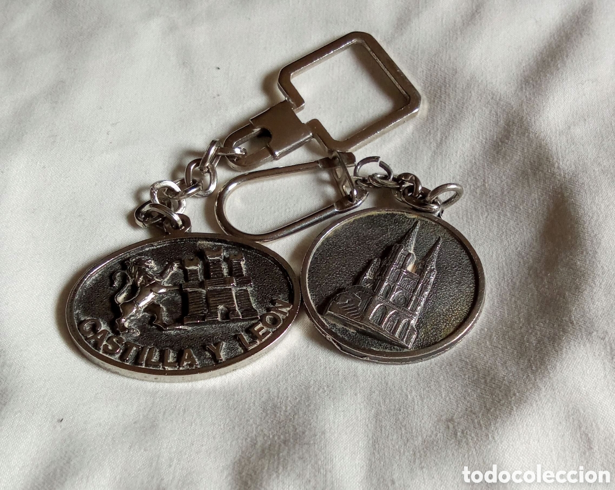 Coleccionismo de llaveros: Lote de 2 llaveros vintage met&aacute;licos espa&ntilde;oles.