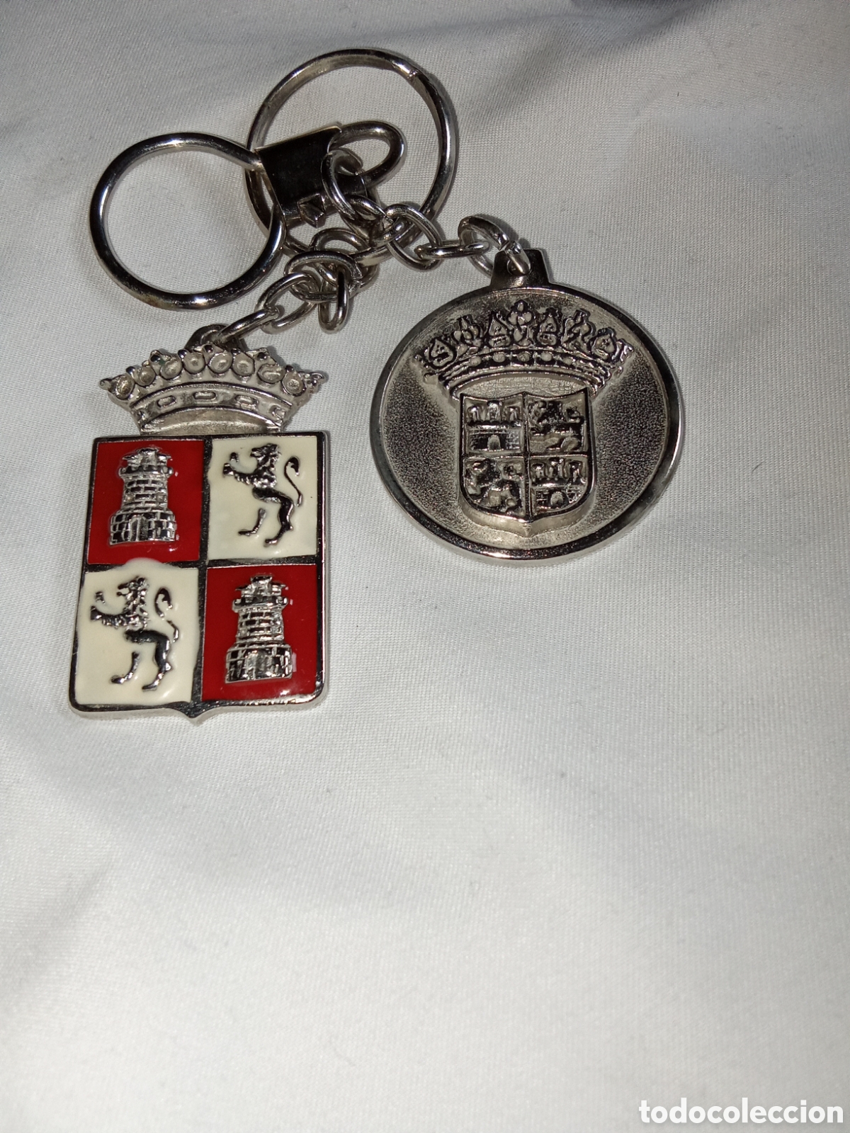 Coleccionismo de llaveros: Lote de dos llaveros vintage publicitarios de gran inter&eacute;s para coleccionistas de banca espa&ntilde;ola, pu