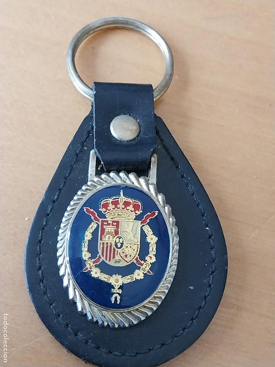 Coleccionismo de llaveros: CASA REAL LLAVERO ESCUDO METAL Y PIEL 6.78CMS ALTO PIEL