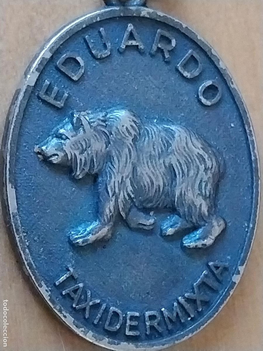 Coleccionismo de llaveros: TAXIDERMISTA EDUARDO LLAVERO METAL CROMADO OSCURECIDO POL ALBRESA 4.43CMS ALTO OSO RELIEVE