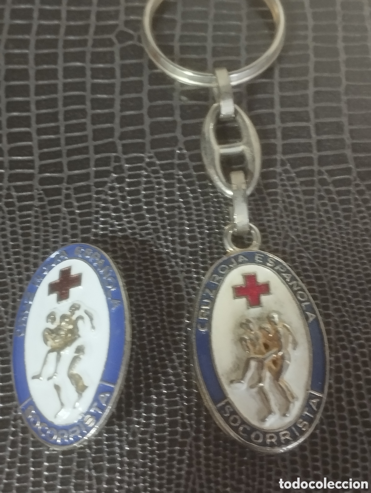 Coleccionismo de llaveros: INSIGNIA Y LLAVERO CRUZ ROJA SOCORRISTA 9