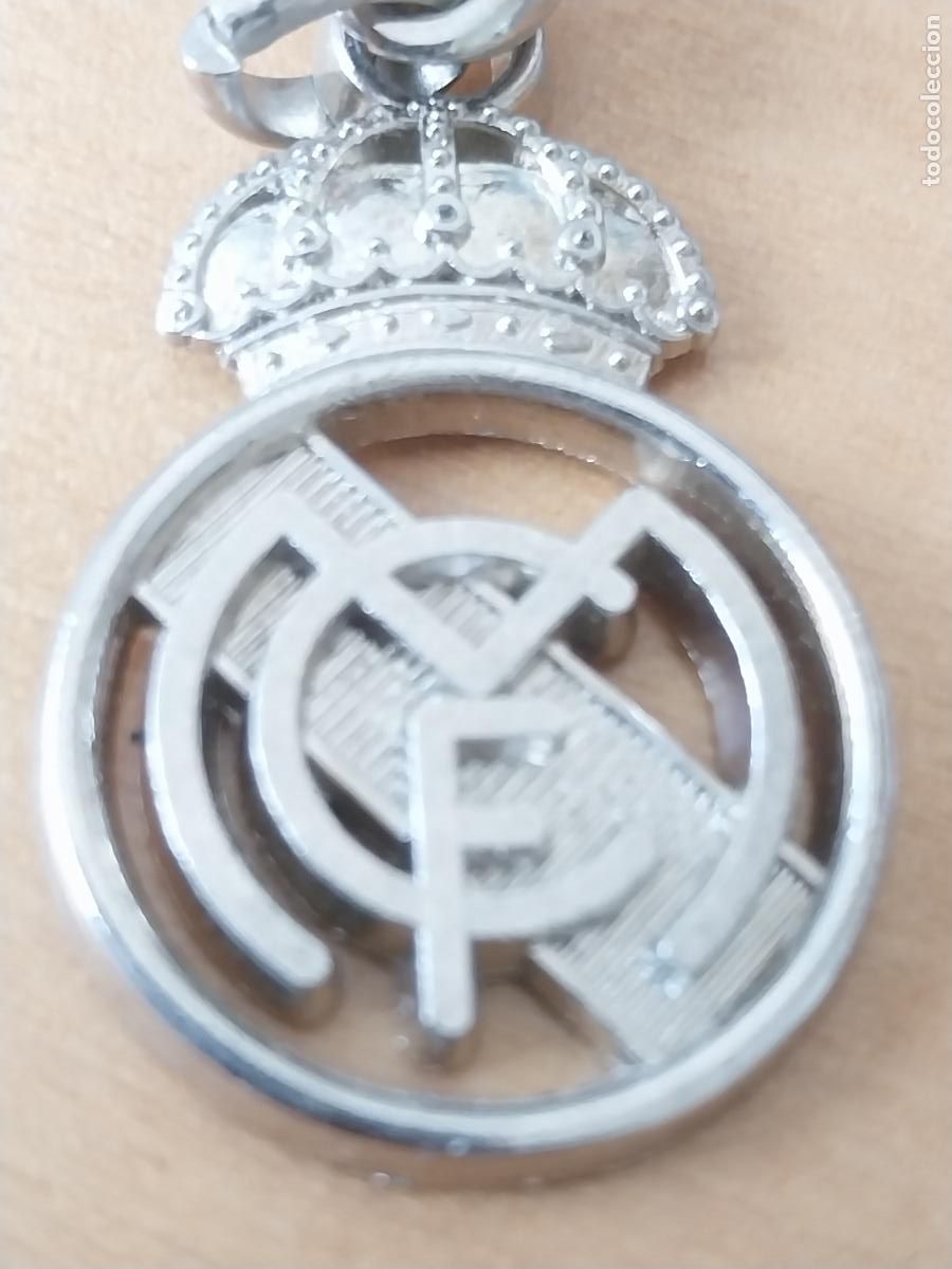 Coleccionismo de llaveros: REAL MADRID LLAVERO ESCUDO CALADO 4 CMS ALTO A&Ntilde;OS 80 90 VINTAGE USADO