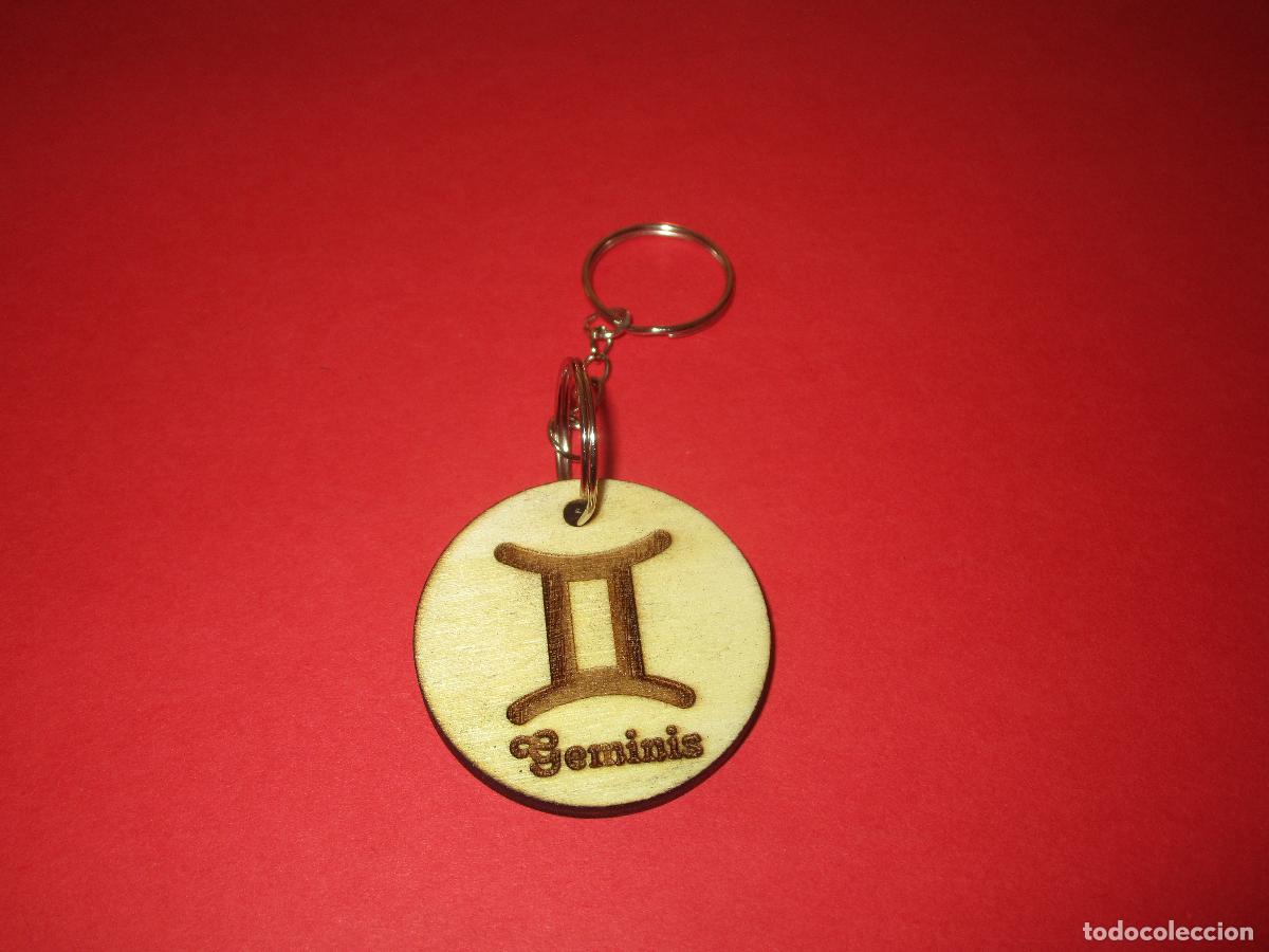 Coleccionismo de llaveros: LLAVERO GEMINIS MADERA NATURAL - SIGNO DEL ZODIACO - ARTESANAL - REGALO