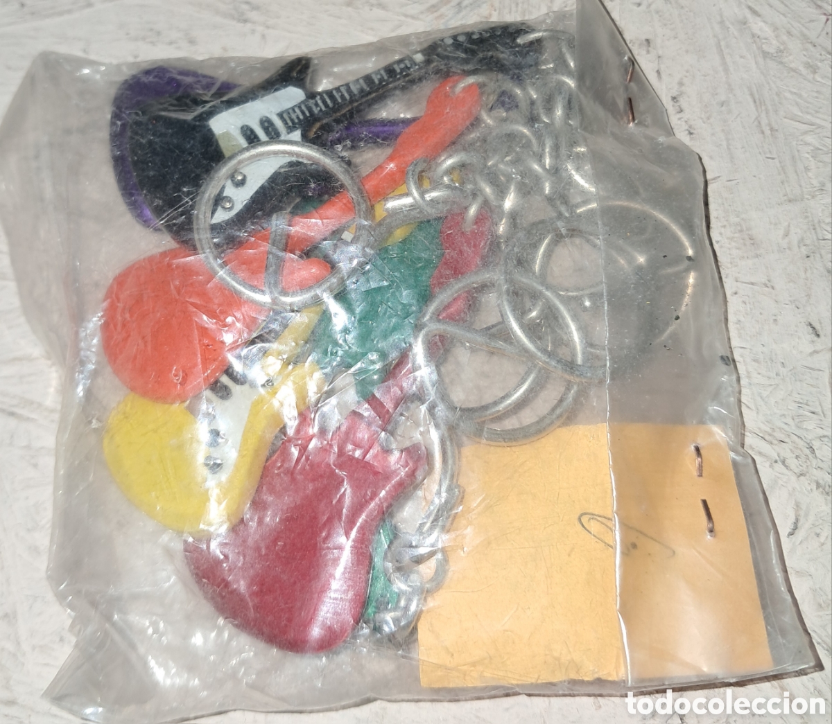 Coleccionismo de llaveros: Pack 6 llaveros de mini guitarras de madera - Foto 2