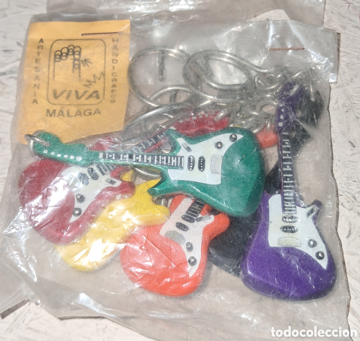 Coleccionismo de llaveros: Pack 6 llaveros de mini guitarras de madera - Foto 1