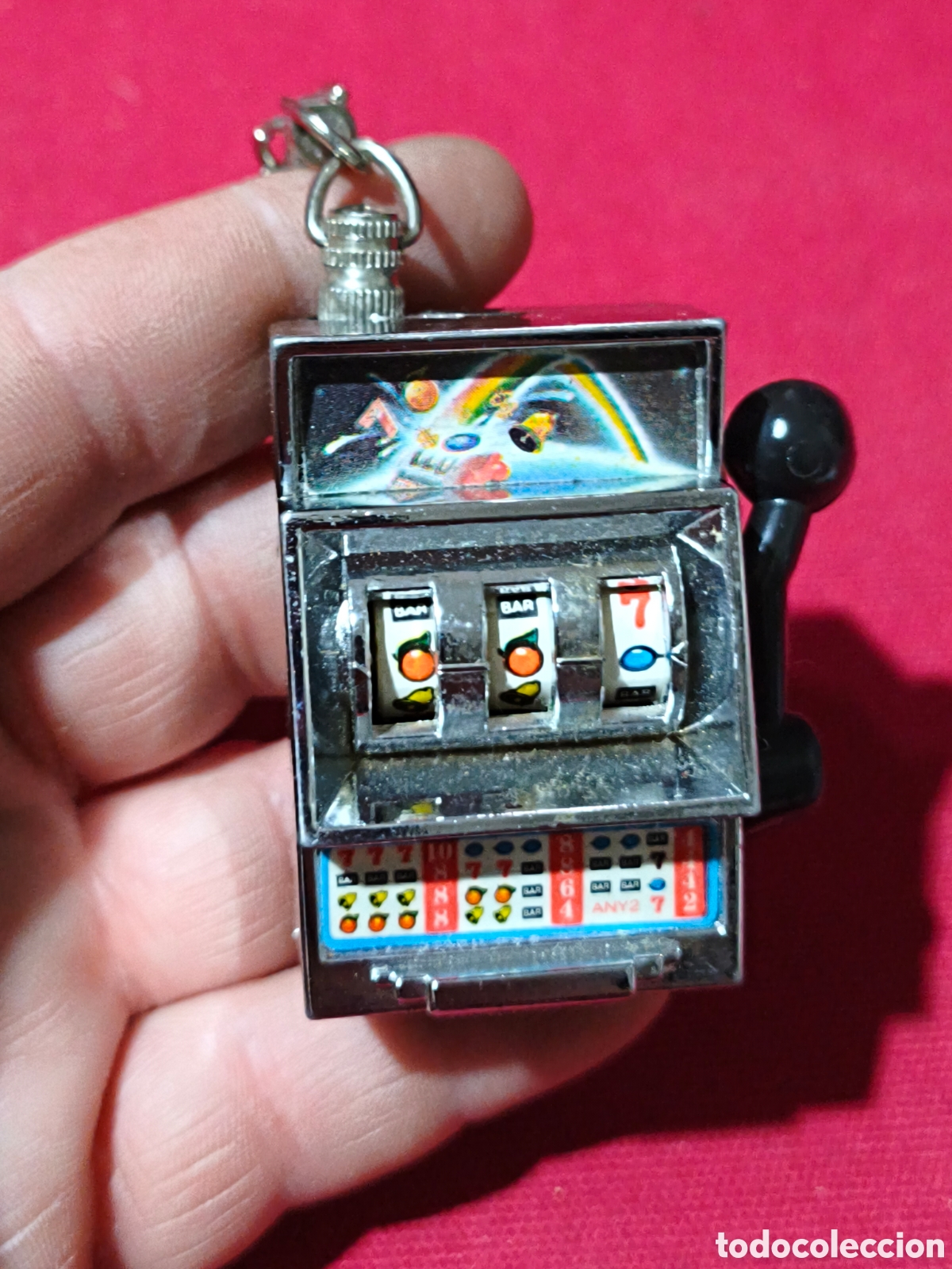 Coleccionismo de llaveros: Curioso llavero con forma de m&aacute;quinas tragaperras jackpot funcionando