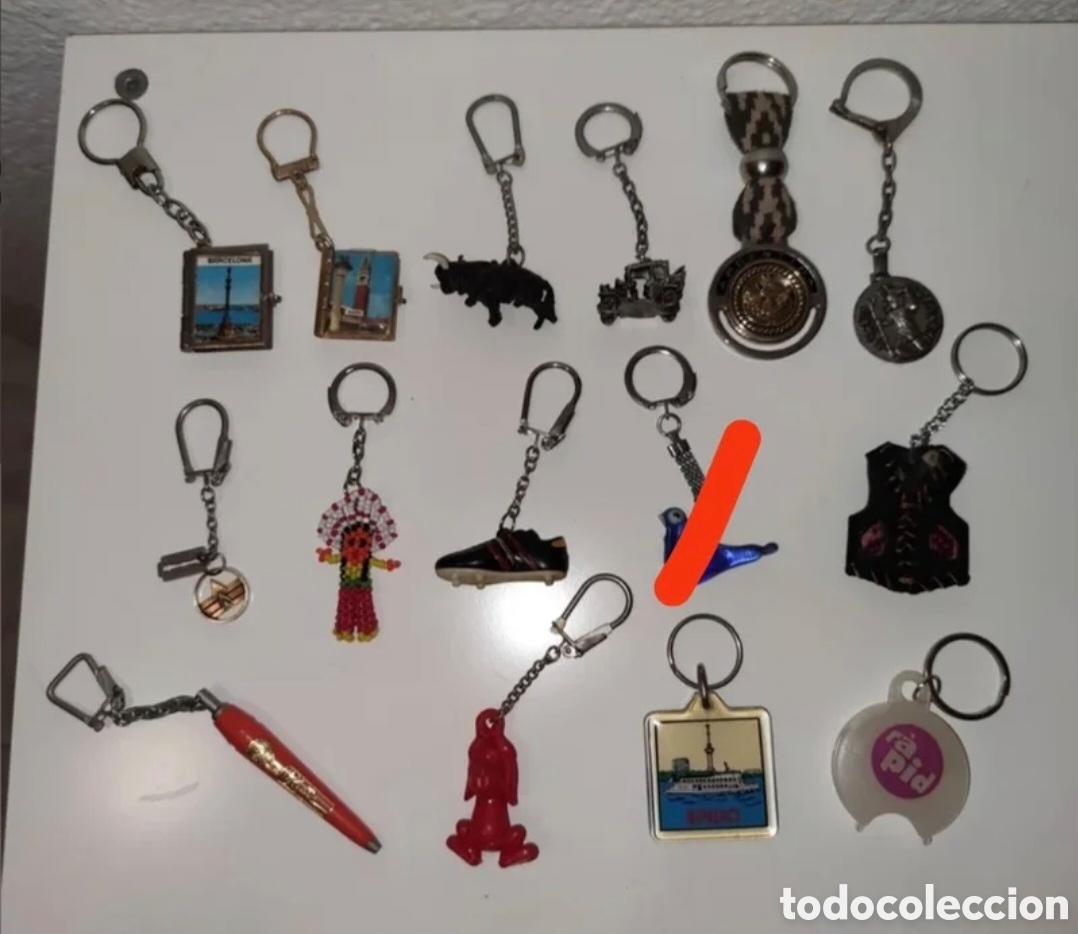 Coleccionismo de llaveros: LOTE ANTIGUOS LLAVEROS - Toro, futbol, souvenir