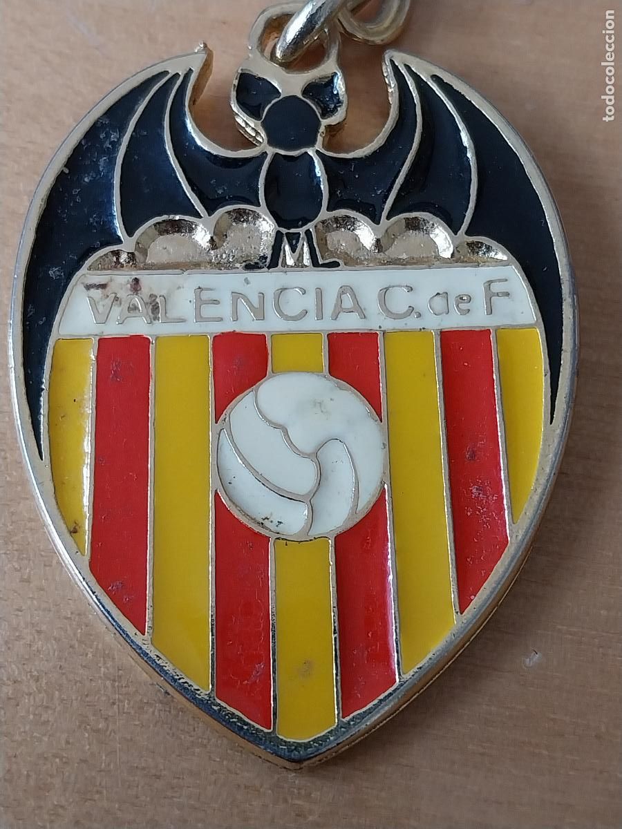 Coleccionismo de llaveros: VALENCIA CLUB FUTBOL LLAVERO METAL DORADO PINTURA LACADA 5.67CMS ALTO