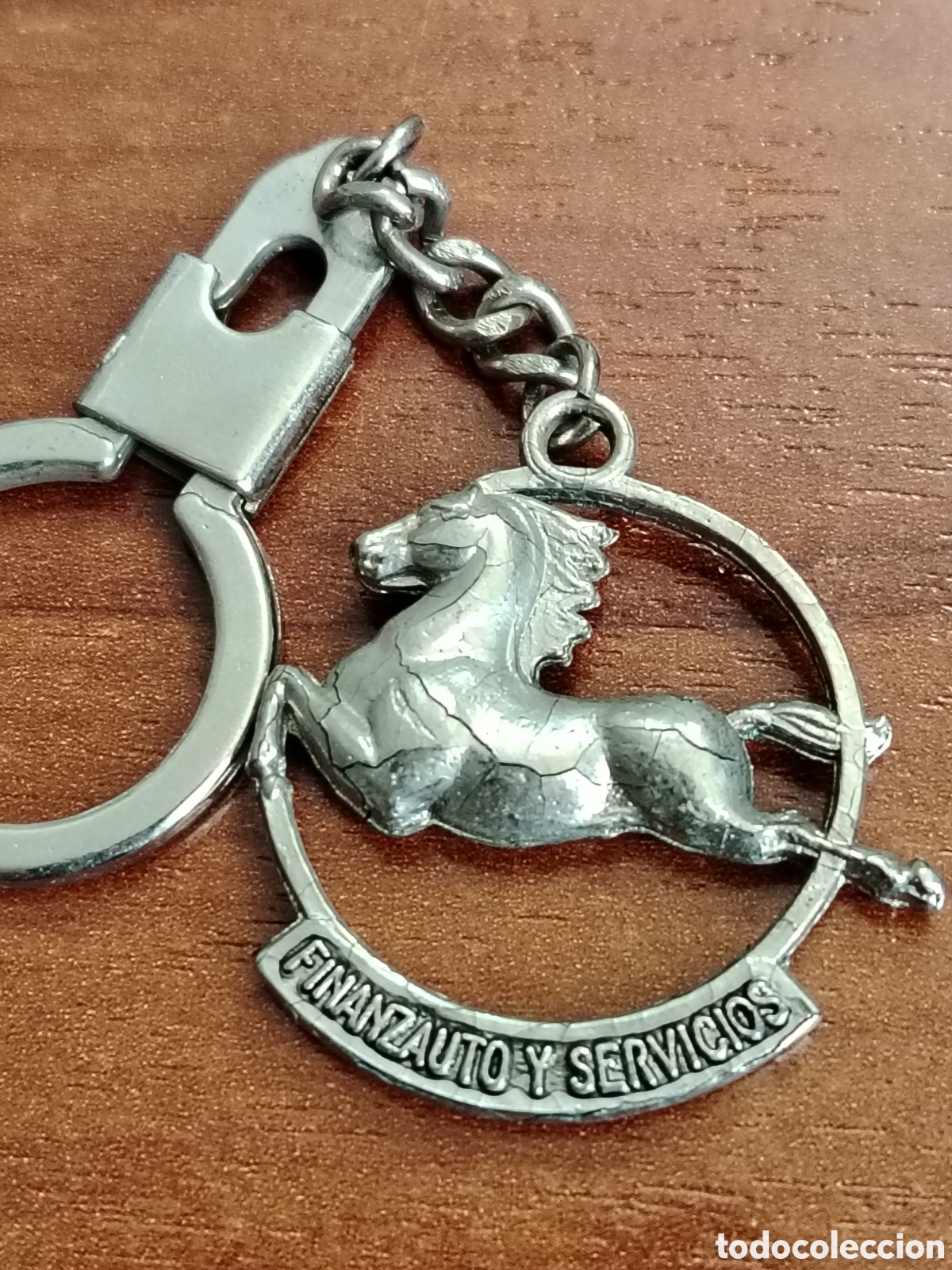 Coleccionismo de llaveros: Llavero antiguo Pegaso - Foto 2