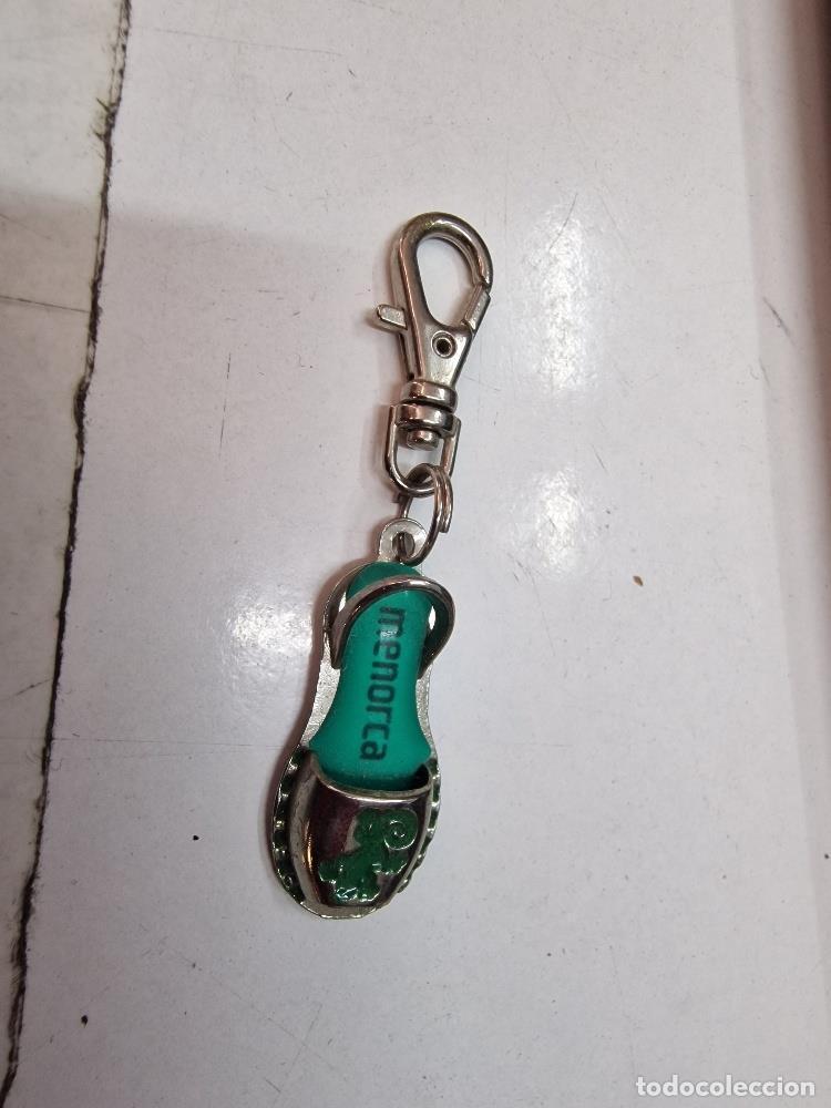 Collectionnisme de portes-cl&eacute;s: Llavero: Sandalia de color verde, Menorca