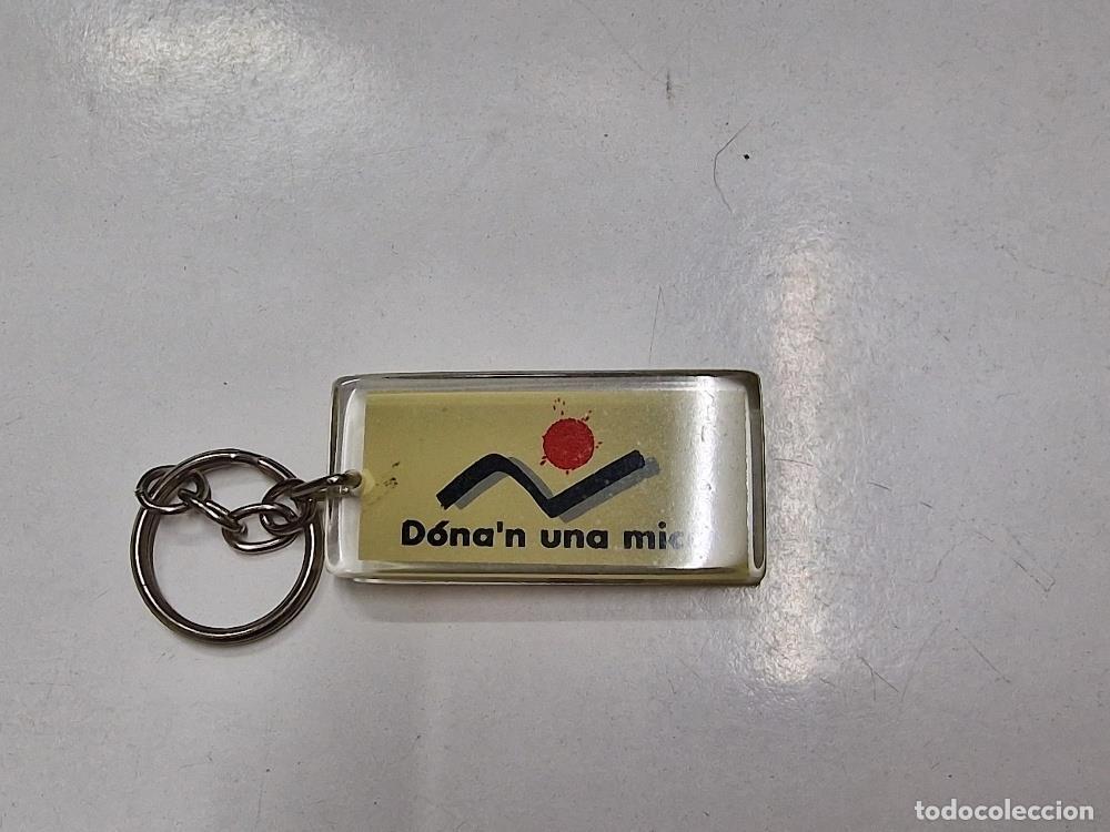 Collectionnisme de portes-cl&eacute;s: Llavero: D&oacute;na'n una mica (Danos un poco)