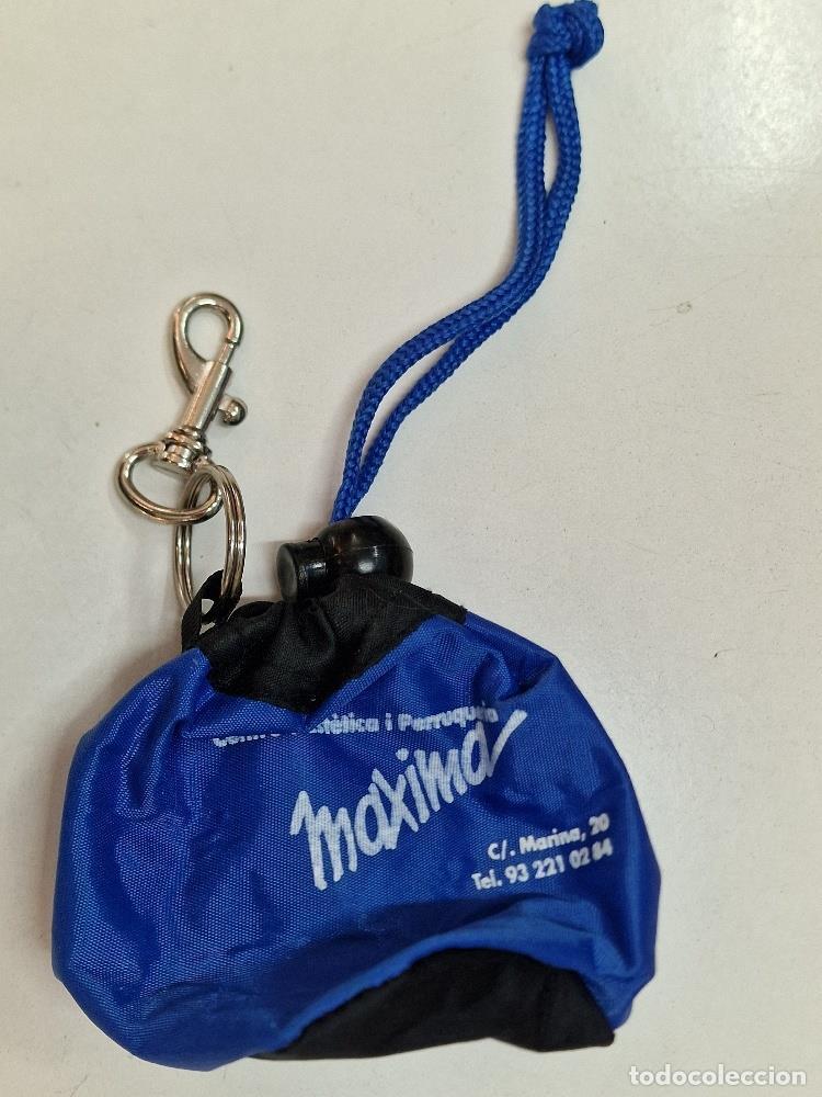 Collectionnisme de portes-cl&eacute;s: Llavero: Mochila cuerdas, color azul y negra. Anuncia Centre d'Est&egrave;tica i Perruqueria Maxima