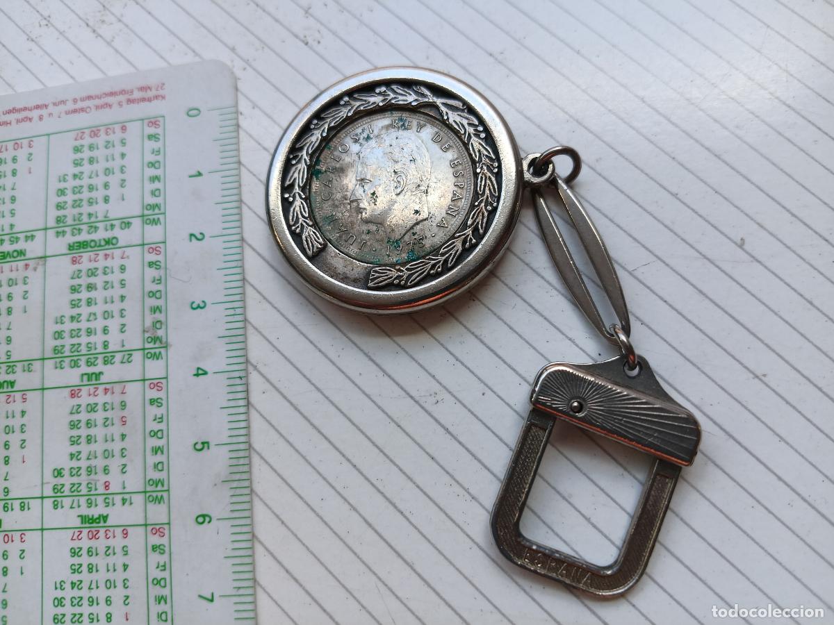 Coleccionismo de llaveros: Llavero Juan Carlos I 5 pesetas y autom&oacute;vil