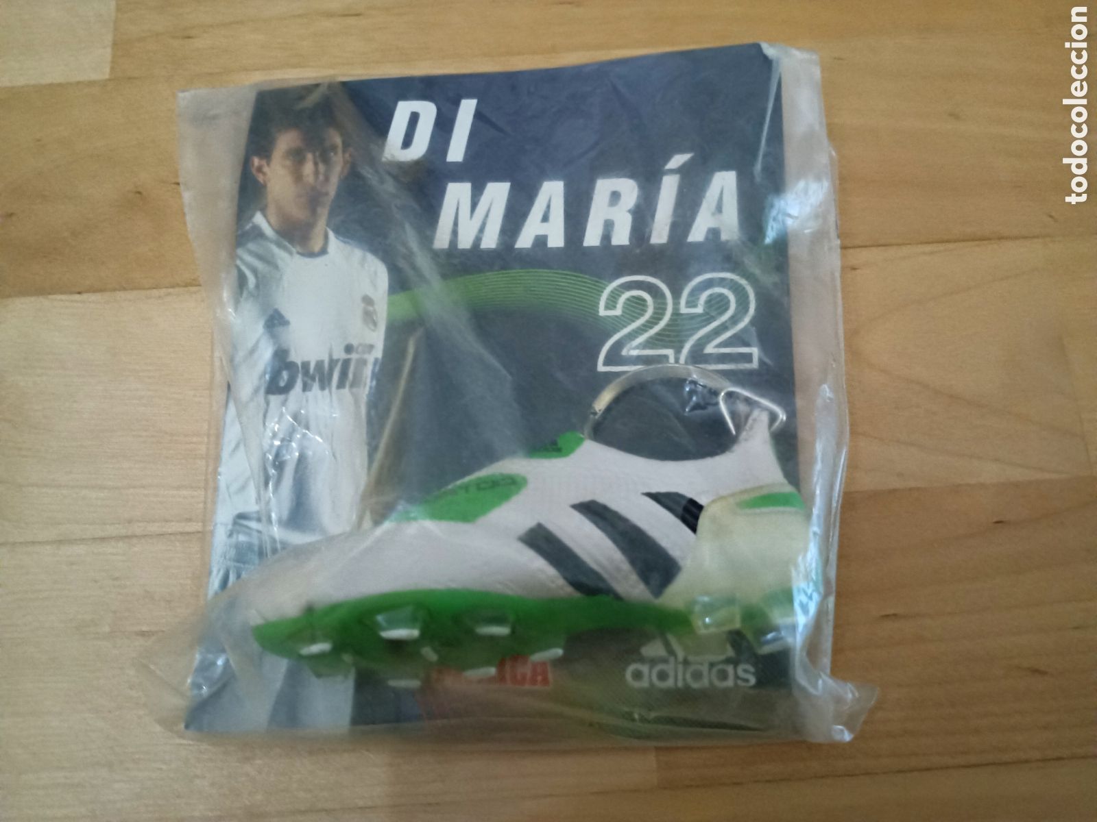 Coleccionismo de llaveros: LLAVERO BOTA DE FUTBOL DI MARIA SIN USAR/PRECINTADO