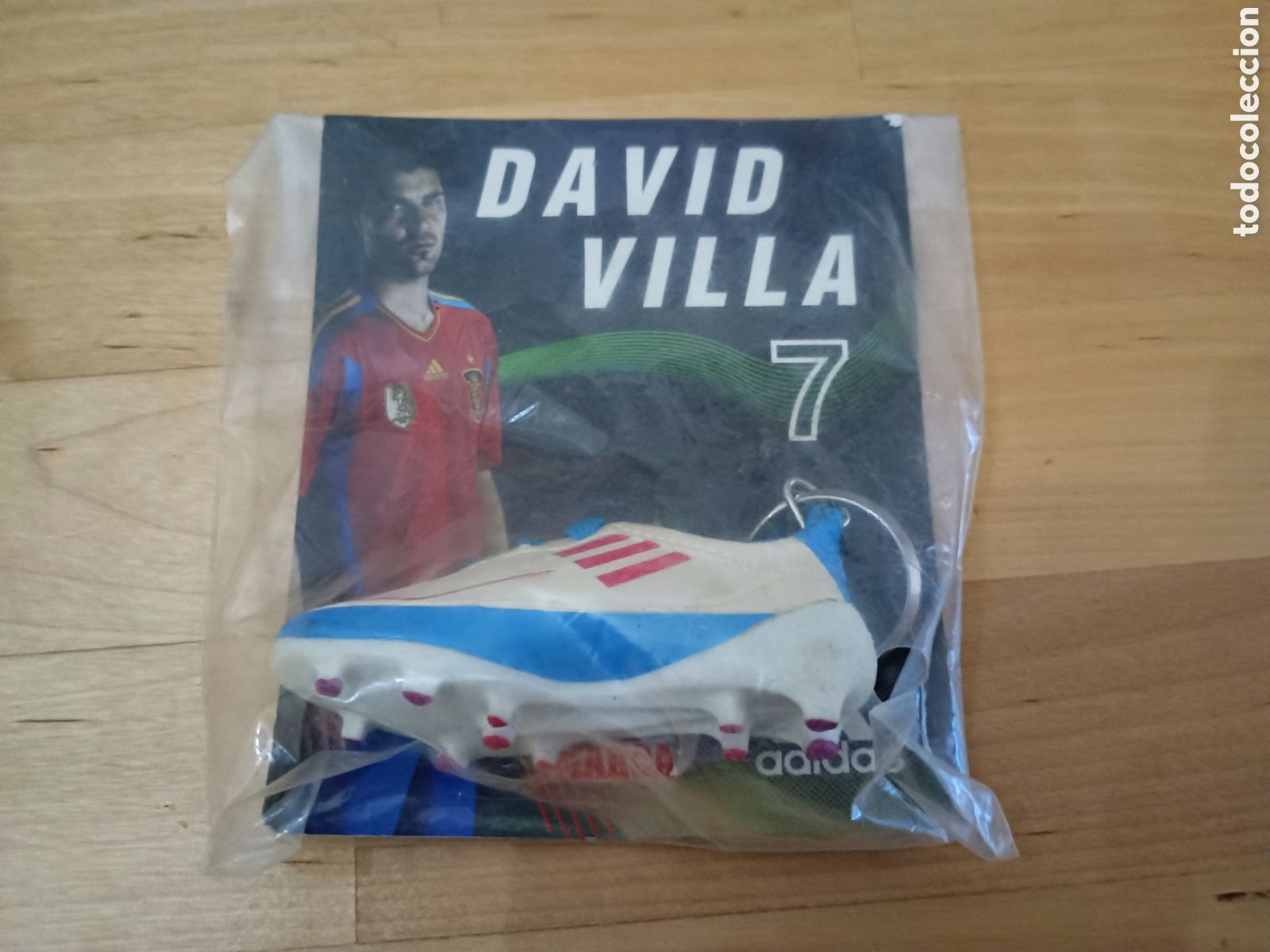 Coleccionismo de llaveros: LLAVERO BOTA DE FUTBOL DAVID VILLA SIN USAR/PRECINTADO
