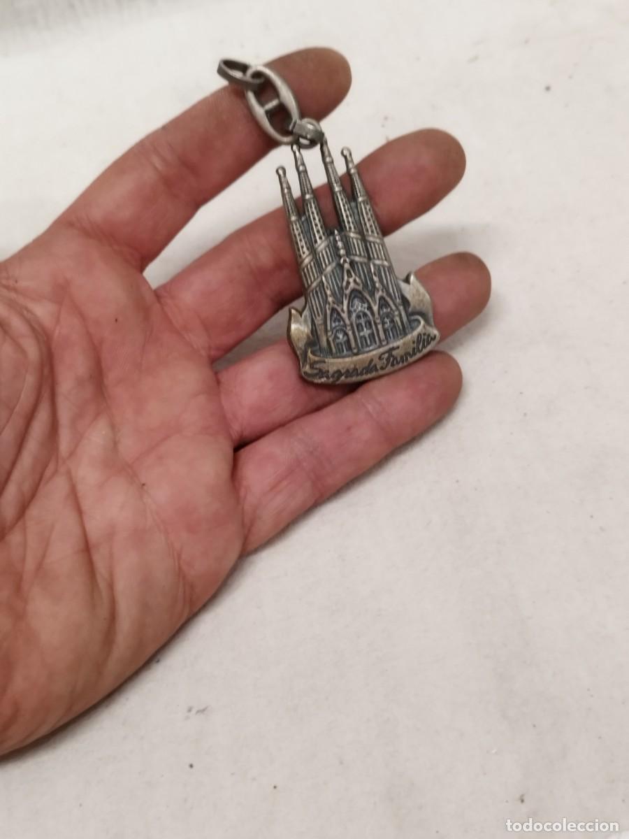 Coleccionismo de llaveros: Antiguo llavero de la Sagrada Familia de Gaudi. Barcelona.