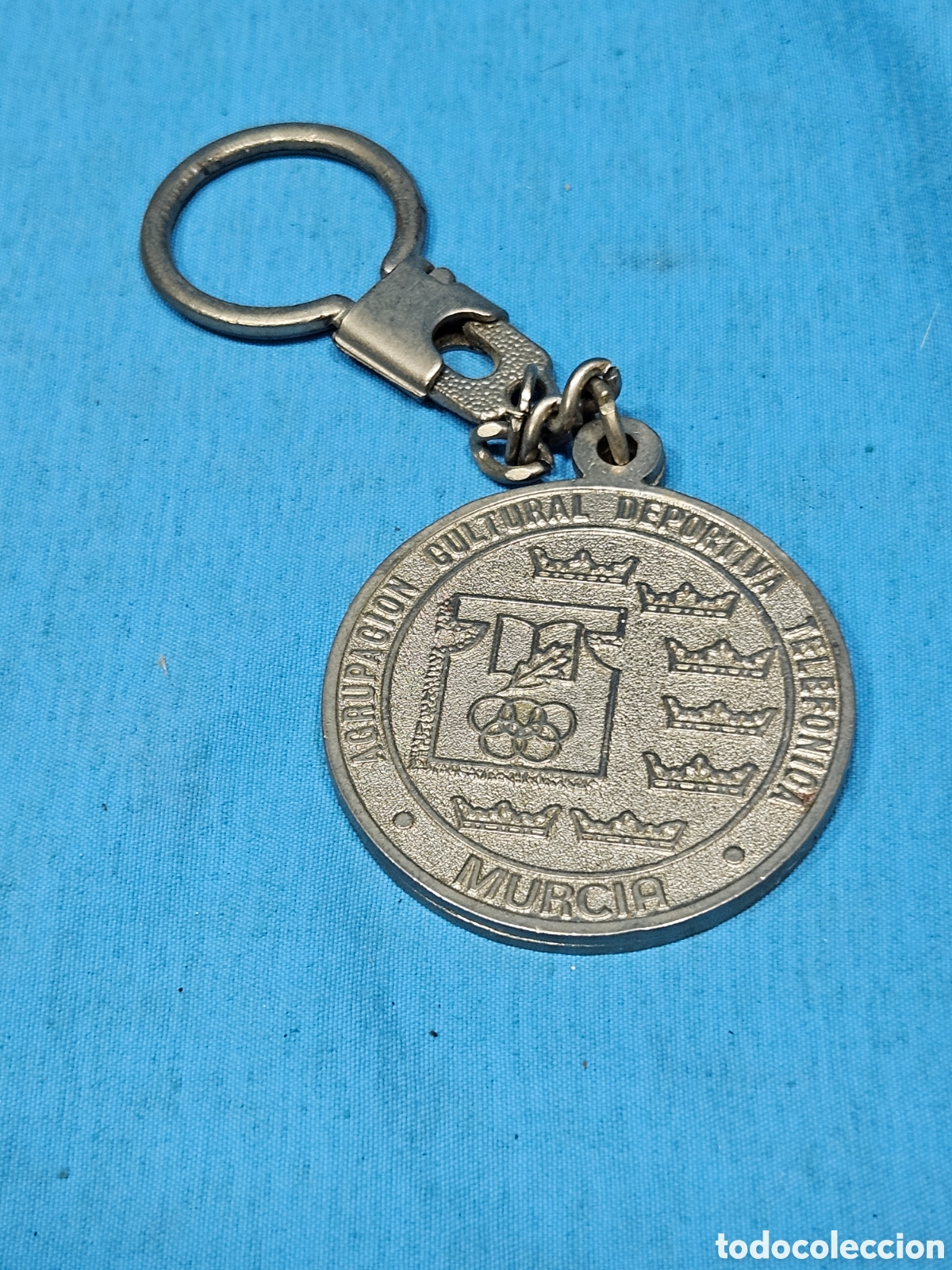 Coleccionismo de llaveros: LLAVERO AGRUPACION CULTURAL DEPORTIVA TELEFONICA MURCIA. NAVIDAD 1977