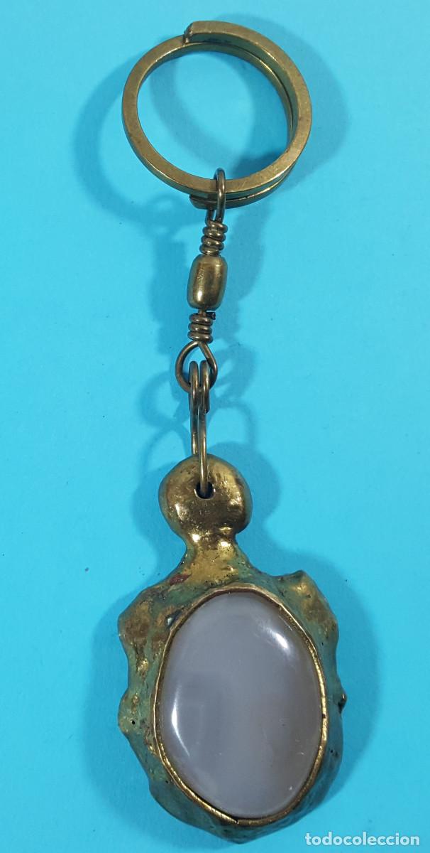 Coleccionismo de llaveros: CURIOSO LLAVERO CON PIEDRA DE CRISTAL &iquest;AGATA, CRISTAL AZUL, CANTO RODADO?
